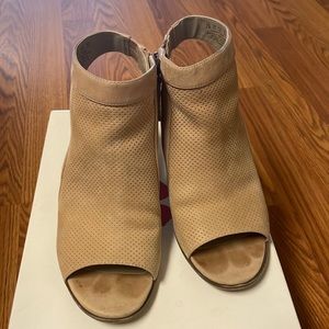 Naturalizer Heels. YANNI, GINGERSNAP LEA